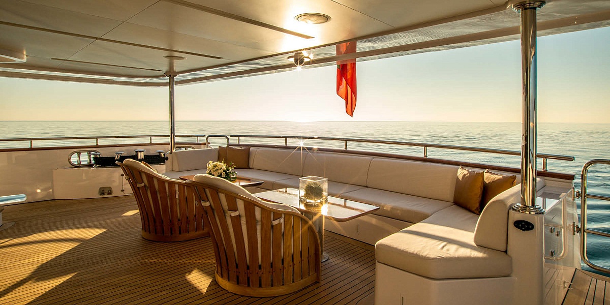 Аренда яхты Benetti Crystal 140 - NELA (Soy Amor) во Франции